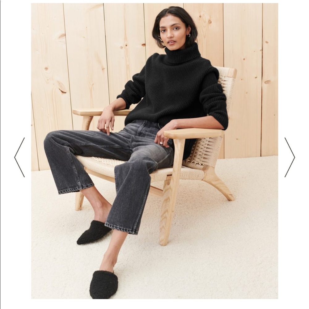 JENNI KAYNE
Cashmere Turtleneck